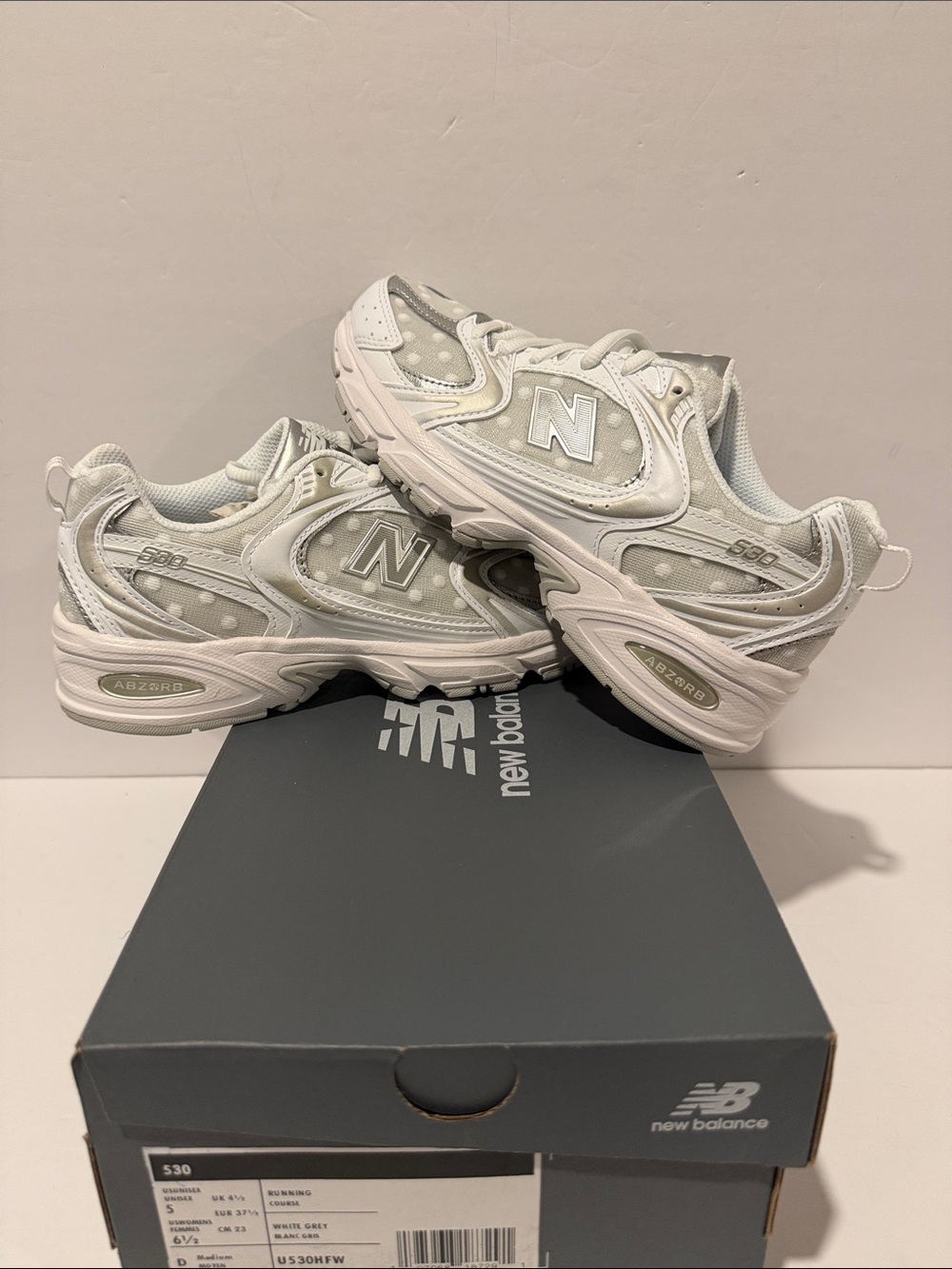 NB530 'Silver Polka Dot' Sz: 5 / 5.5 / 7 / 7.5 / 8 / 8.5 / 10.5 (U530HFW)